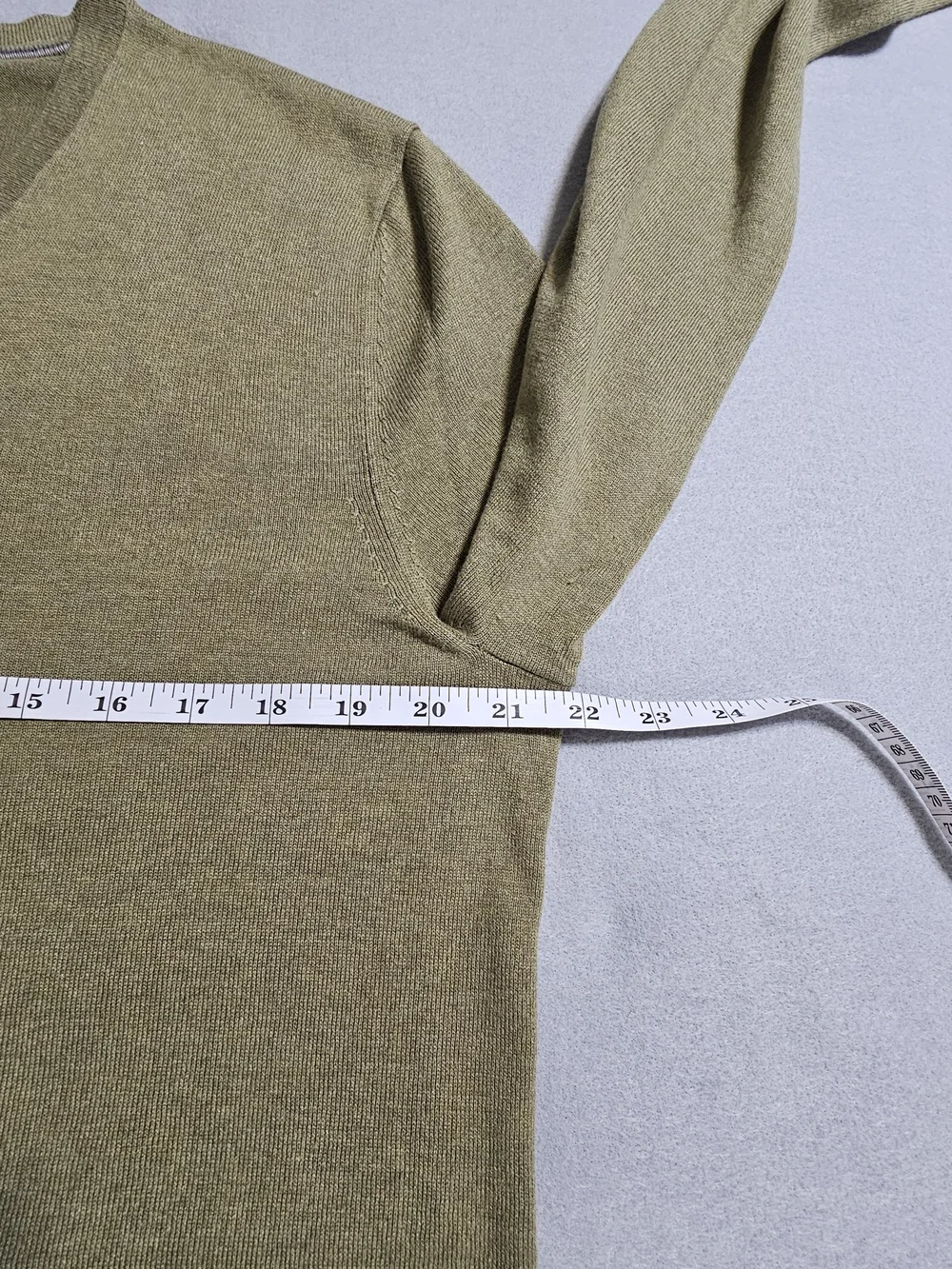 Banana Republic Luxury Blend Sweater Mens M Silk Cashmere V Neck Olive Preppy